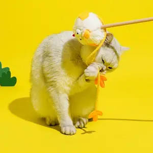 ZEZE Fluffy Chick Cat Teaser Wand - Fun Toy with Realistic Design for Engaging Hunting Instincts in Cats - Perfect for Keeping Your Feline Friend Entertained