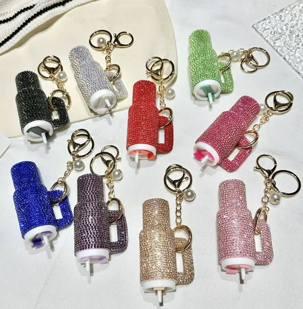 Mini rhinestone-encrusted tumbler cup keychain, cute bag charm, lightweight luxury personalized ice cup keychain