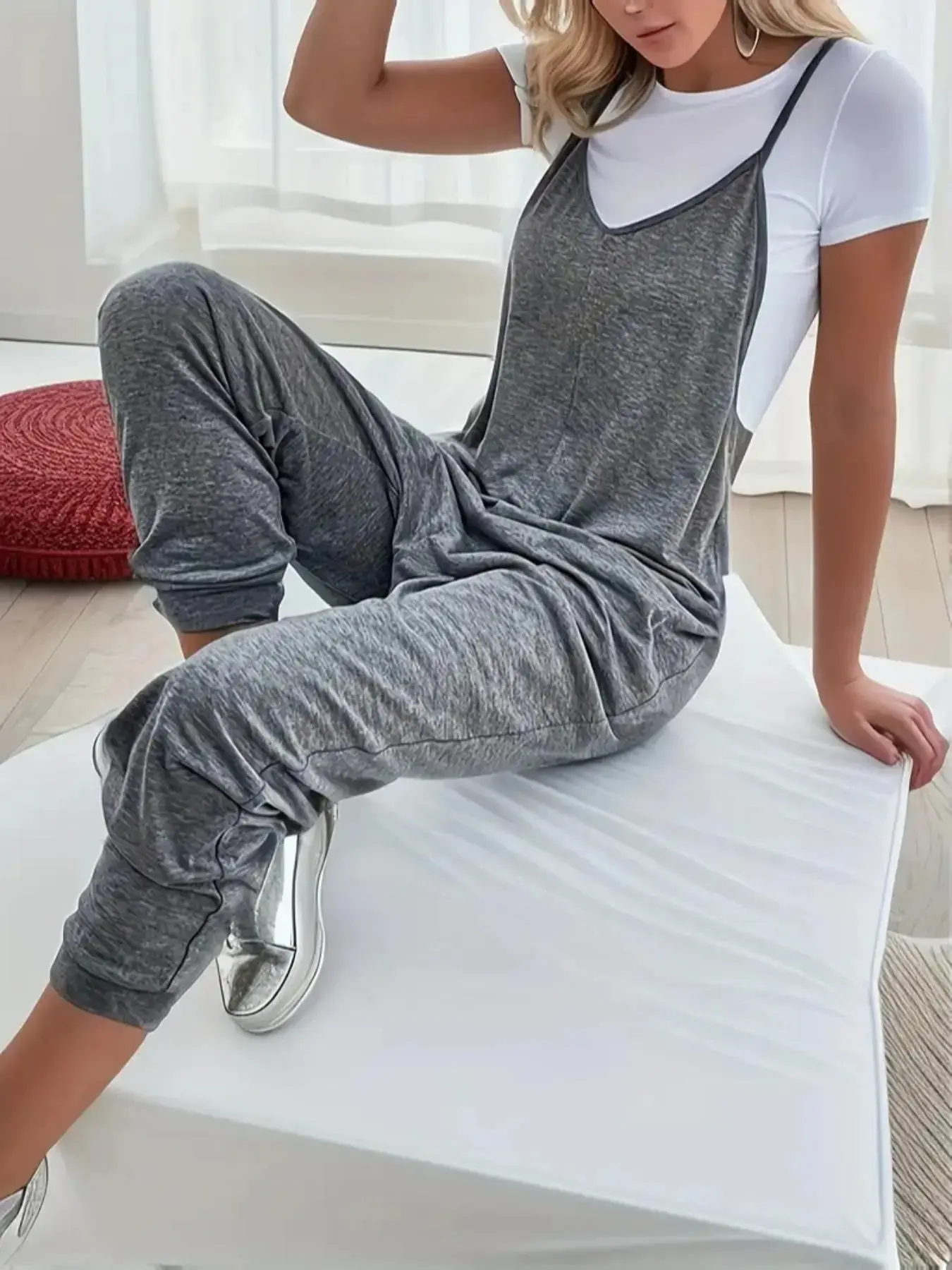 Women's Plain Pocket V Neck Baggy Overalls Jumpsuit without Tee, Casual Sleeveless Spaghetti Strap Cami Overalls Jumpsuit with Medium Stretch for Summer Daily Wear, Ladies Clothes for All Seasons
