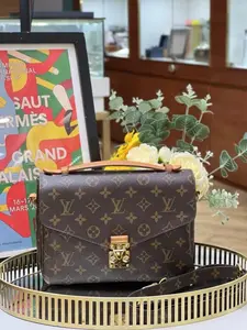 Pre-owned Louis Vuitton Leather Messenger Bags Preloved Métis Bag 26x20cm 12363