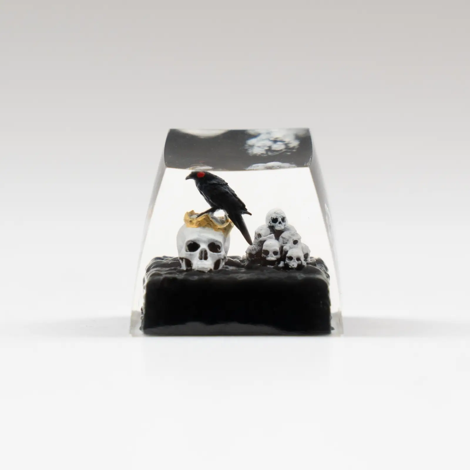 ULTRAEQUIP Artisan-Made Resin Keycap - 1U SA Profile Black-and-Silver Skull Escape Keycap, Handcrafted Precision, Unique Customization, MX Switch Mechanical Keyboard Compatible, Durable