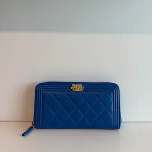 Pre-owned Chanel Boy Zip Around Long Wallet