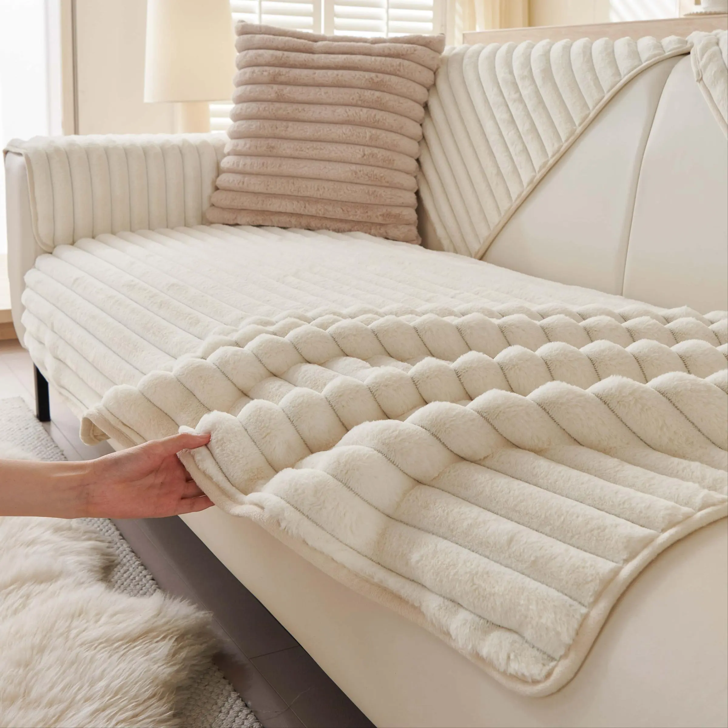 Solid Color Plush Sofa Cover, Dustproof Sofa Slipcover, 1 Count Non-slip Soft Sofa Protector, Warm & Thick Sofa Cover for Home Living Room Office Decoration, Washable Sofa Slipcover, Slipcovers For Couches And Sofas