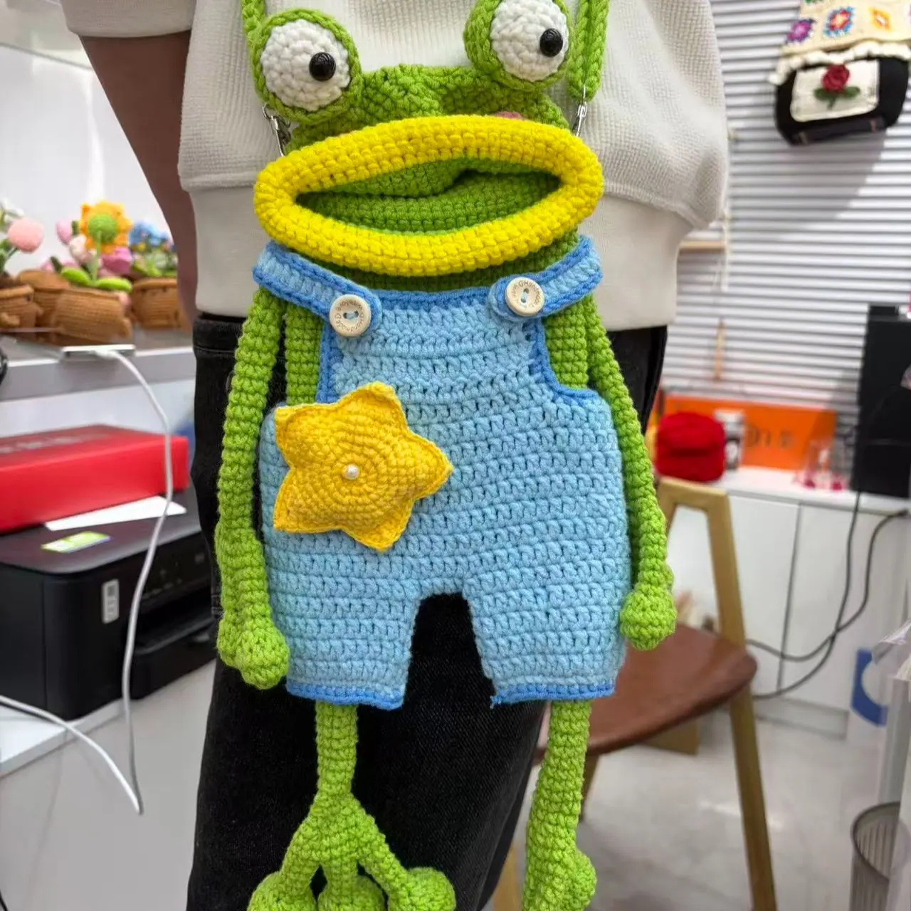 Handmade Knitted Crossbody Bag, Cute Frog Design, Soft and Funny, Fits Phone and Makeup, Versatile Daily Use, Fashionable Crossbody Bag