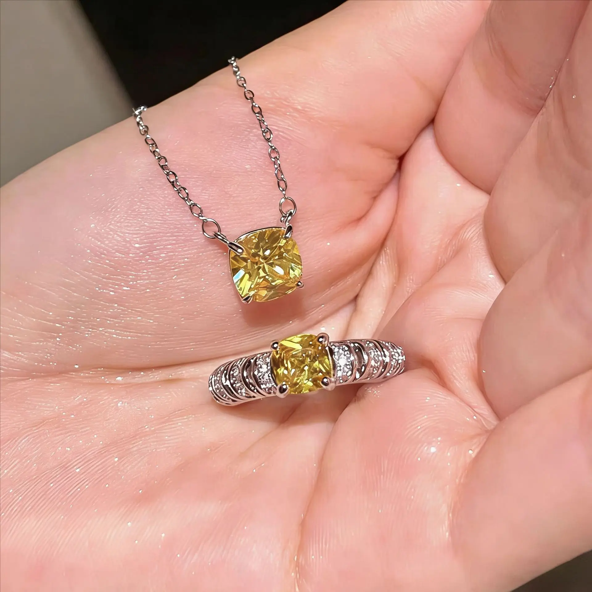 and dazzling, comparable to ice-cut princess-cut yellow diamond zirconia, necklace, open ring, collarbone chain, exquisite and versatile jewelry