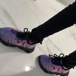 Kids K-Pop Monster Hunter Castle Print Casual Sports Training Shoes, Sporty Breathable Shoes, Breathable Mesh Upper, Eva Sole, Unisex, All Seasons, Comfortable Fit