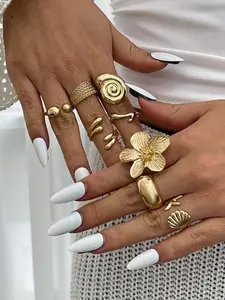 8-Piece Boho Starfish Ring Set, Vintage Smooth Vegan Bands for Women, Bohemian Stackable Rings Ocean Jewelry for Beach Weddings & Music Festivals