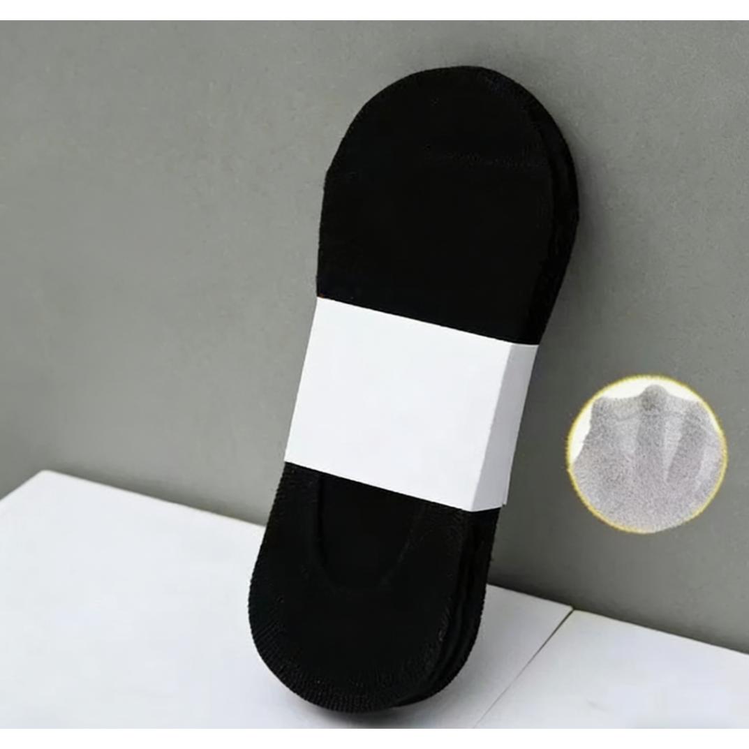 Sports socks, specially designed for basketball and running, are highly suitable for pairing with sports shoes and are also suitable for outdoor activities. They are applicable to both men and women