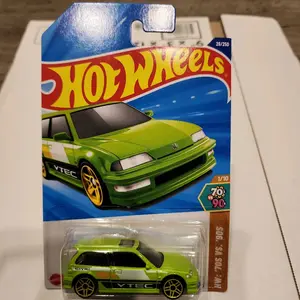 Hot Wheels '90 Honda Civic EF Green 2025 L Case 70/90 1/10 Series 196 vs. 76-78 Model 28/250 Collectible Toy Car