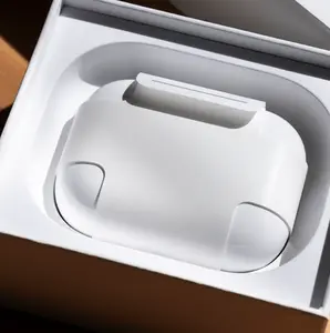 Bluetooth Earbuds with Active Noise Cancellation Adaptive Audio, USB-C Charging Case, Long Battery Life, Automatic Intelligent Matching Compatible with All Systems, Suitable for Listening to Music and Watching Movies