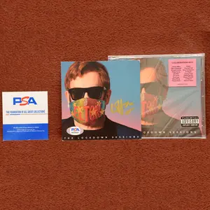 Elton John Signed JSA Authenticated "The Lockdown Sessions" CD