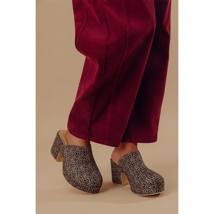 Jayde Faux Suede Platform Clog Heels in Leopard
