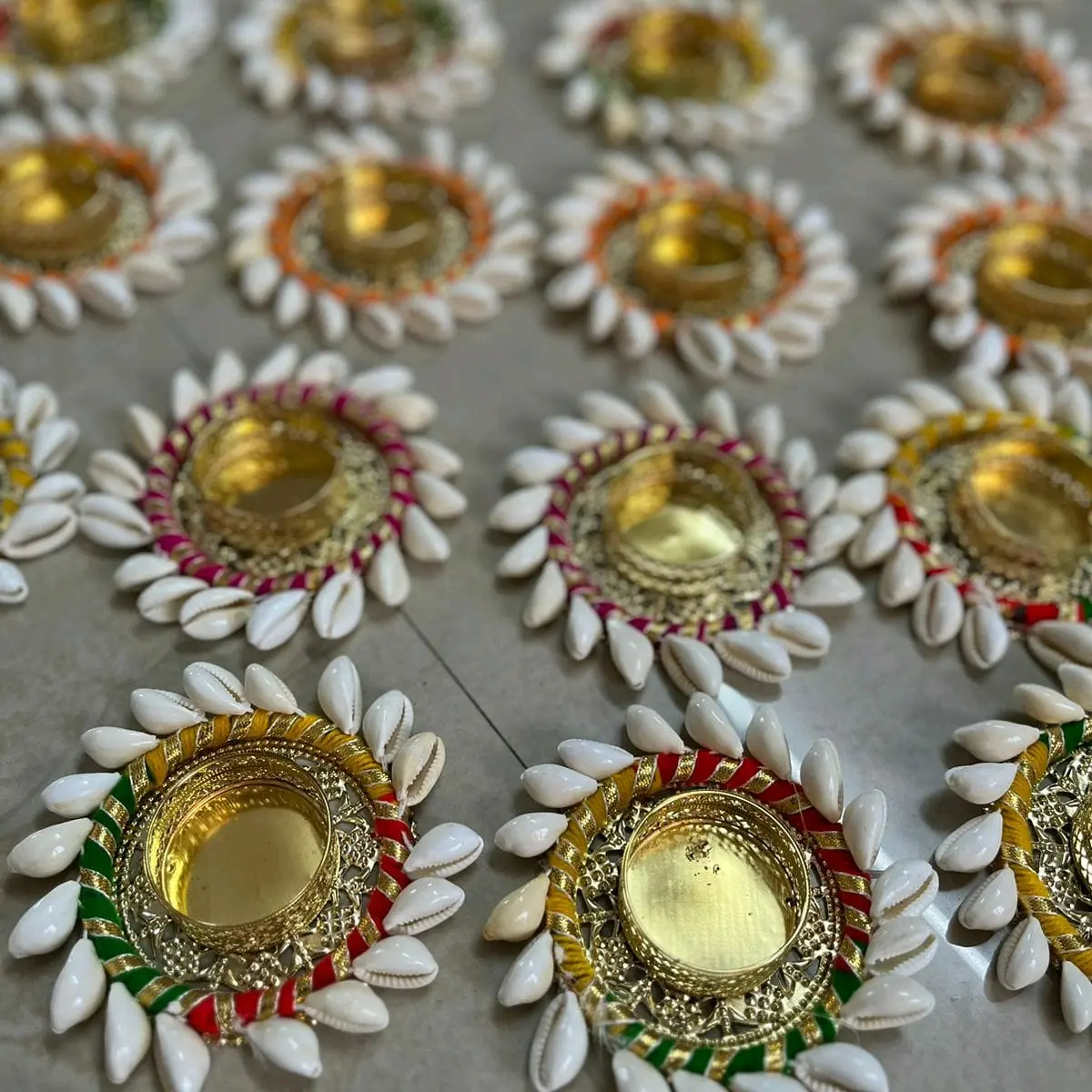 Tealight holders with beads ( 2 in a order)
