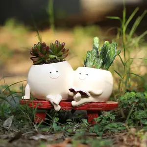 Creative Smiling Face Resin Plant Pot with Swing, Cute Planter for Succulents & Cacti, Outdoor Garden & Courtyard Decor, Ideal Gift for Plant Lovers