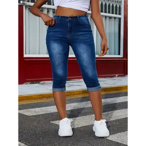 [Comfortable Fashion] Women's Plus Size High-Elasticity Capri Jeans - Stretchy & Comfortable, Mid-Calf Length with Rolled Hem, Slash Pockets, Zip Closure - Versatile Streetwear Style in Light Blue, Plus Size Jeans