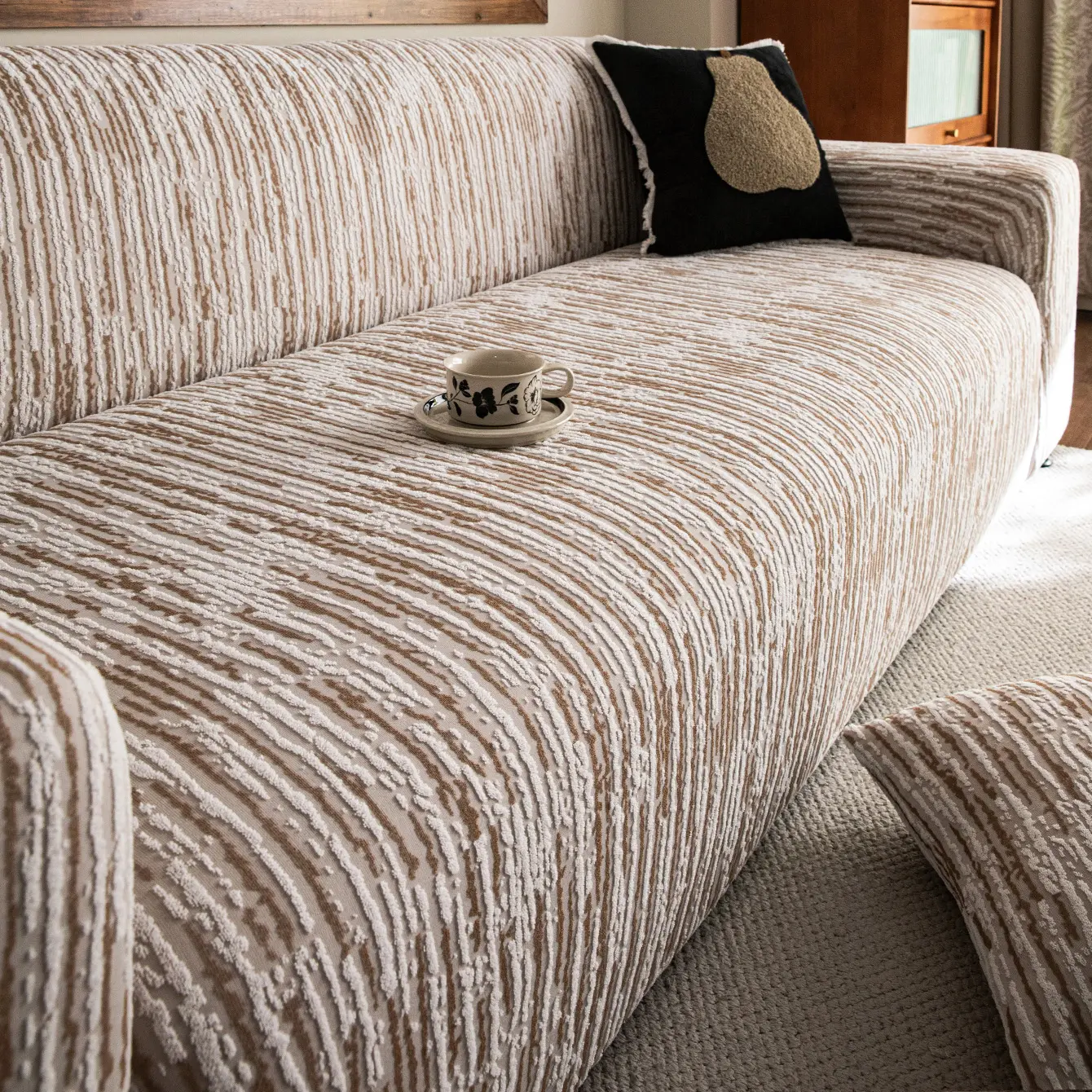 1pc Nordic-style textured, warm and soft, machine washable, pet furniture protector, Decorative sofa protector, Dustproof sofa protector, dust-proof and stain-resistant, fits 2/3/4-seater living room sofas, Sofa Slipcover