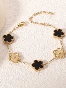 Classic Bracelet with Four-Leaf Clover Pendant, Fashionable Daily Wear Design, Unique Gift Choice, Stylish Accessory for Women