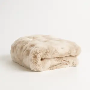 La Novella - A Super Soft, Luxurious Plush Throw