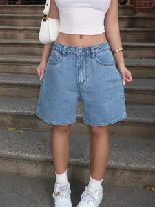 1 Piece Women's Medium Wash Denim Shorts, Mid Waist Loose Straight Leg Knee Length Jean Shorts with Pockets, Figure Flattering Casual Bottoms for Daily Wear Streetwear Vacation School Going Out