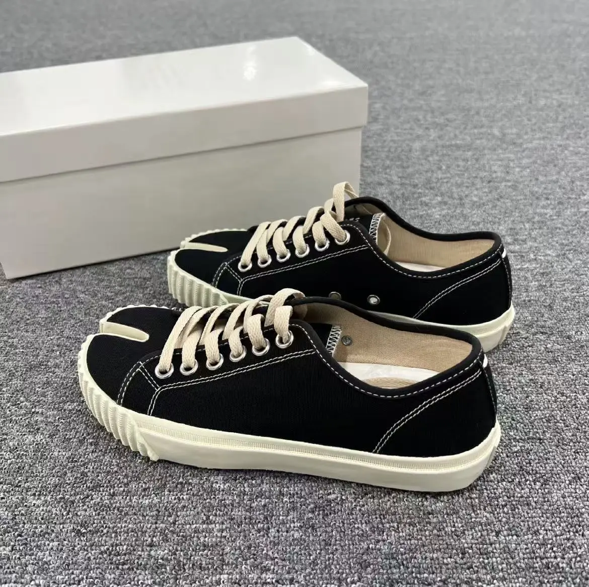 Women's Street Fashion Split-Toe Canvas Sneakers, Lace-Up Flat Walking Shoes with Thick Serrated Sole, Breathable All-Match Spring Daily Casual Trainers
