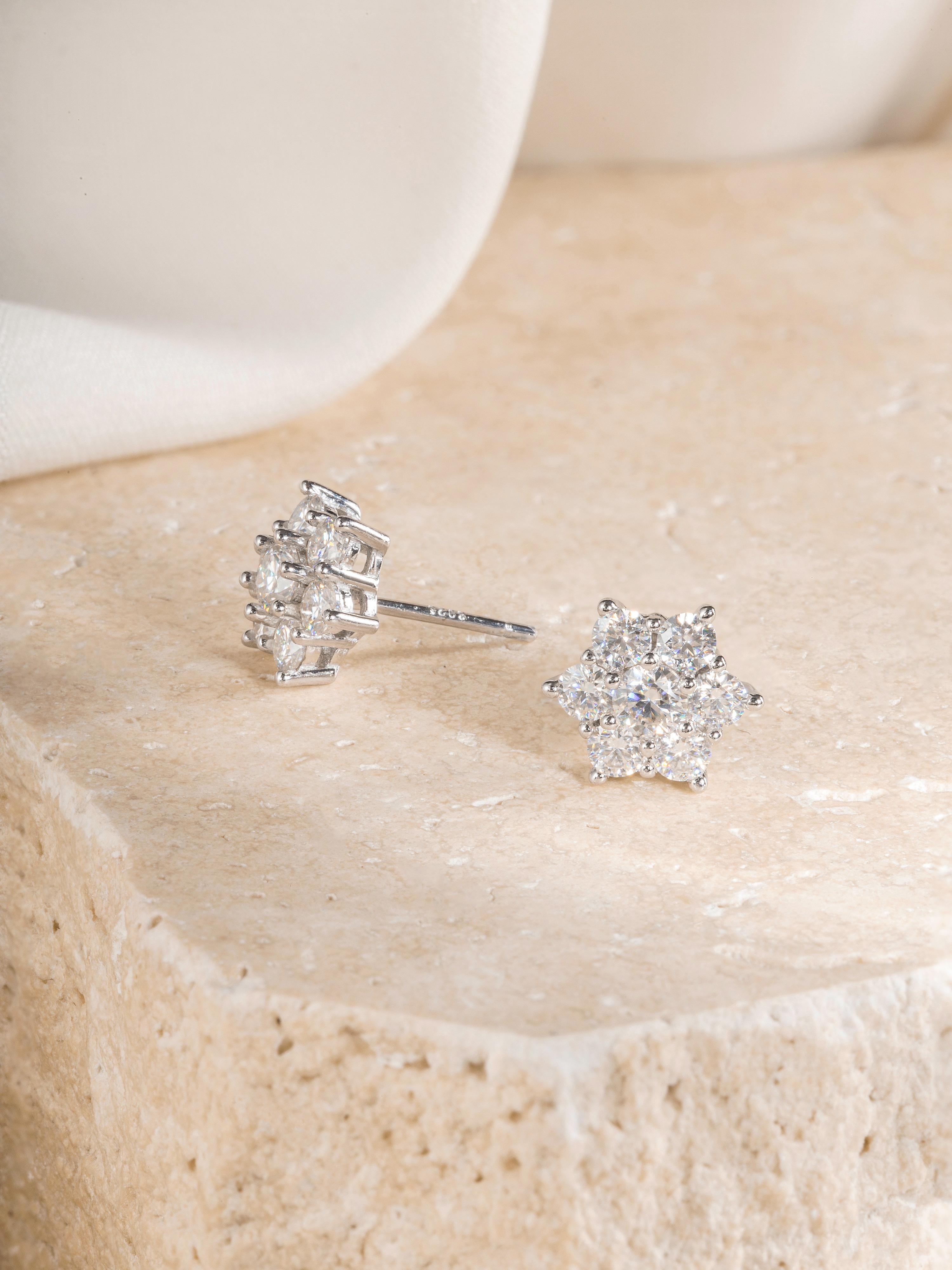 EIoways Sterling Silver Flower Cluster Earrings Push Back Moissanite Stud Earrings 1.29ct 10mm Big Look D Color VVS S925 Sterling Silver Moissanite Jewelry Perfect Birthday Mother’s Day Christmas Gift for Women Wedding