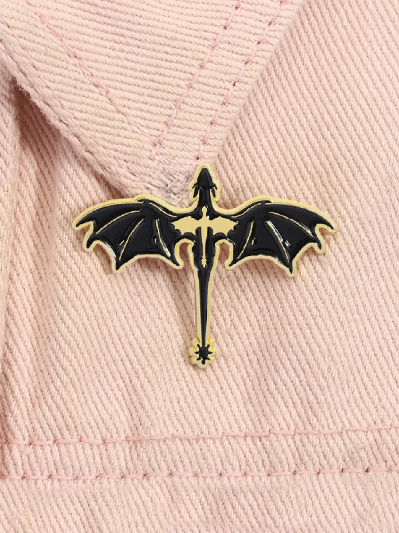 Fantasy Novel Fourth Wing Enamel Pin Cartoon Black Dragon Alloy Brooch Pin Metal Lapel Backpack Badge Fashion Jewelry Accessories Shaped Badges Gift for Friends Enamel Lapel Pins