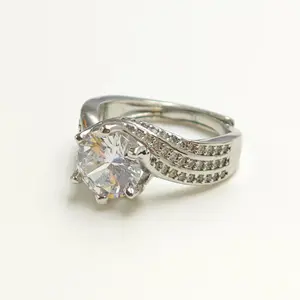 Fashion Accessories} Fashionable Pigeon Egg Luxury 5-Carat Adjustable Ring for Women - Unique 5-Carat Zircon Ring