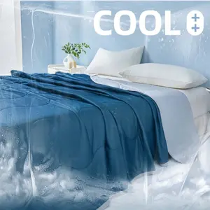 Ultra-Soft Summer Blanket, Lightweight Breathable, Cooling Blanket, Throw Blanket, 100% Polyester Fiber, Modern Striped Design, Ideal for Bed and Sofa