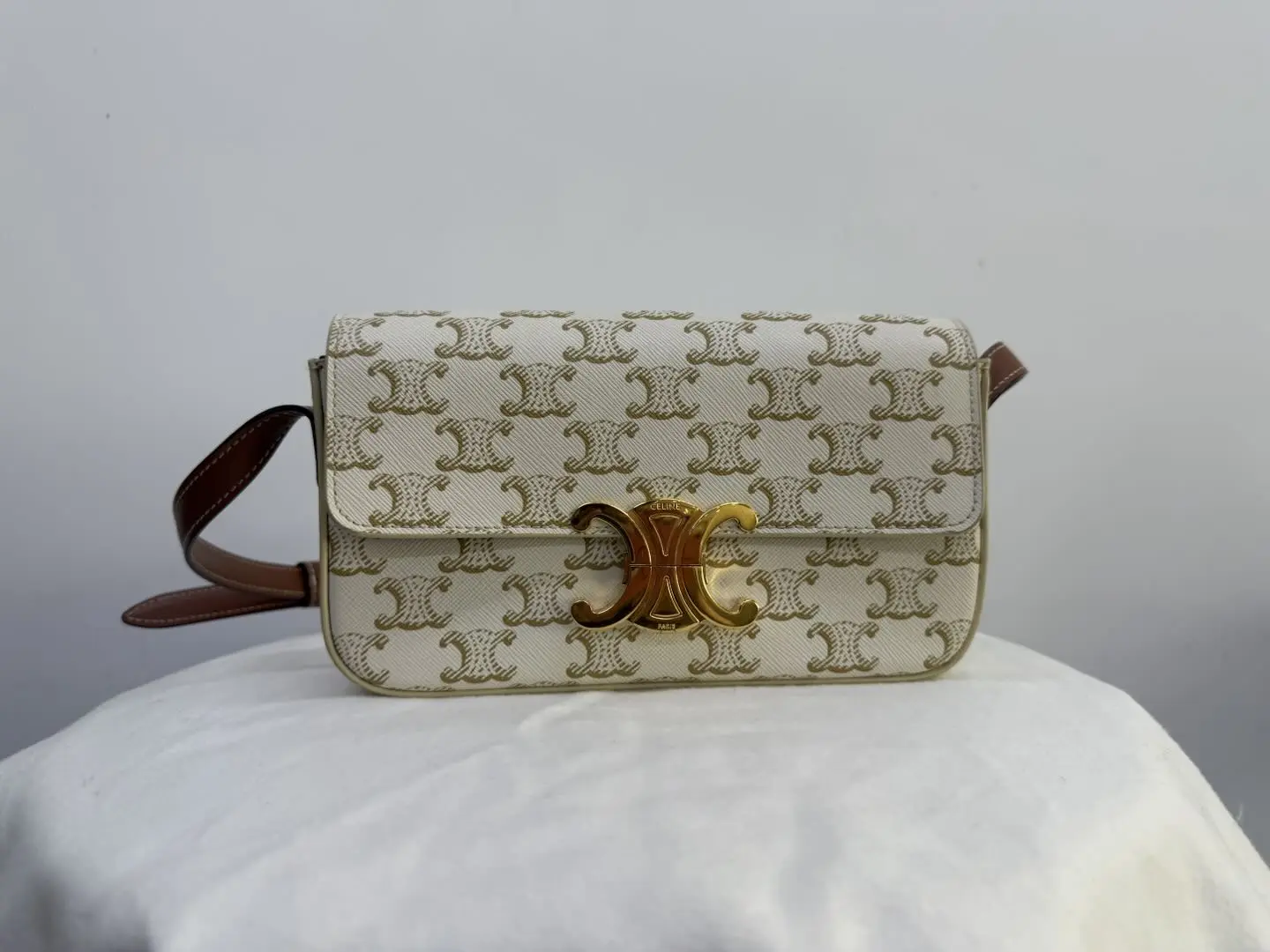 Pre-owned Celine Triomphe Shoulder Bag (Medium)