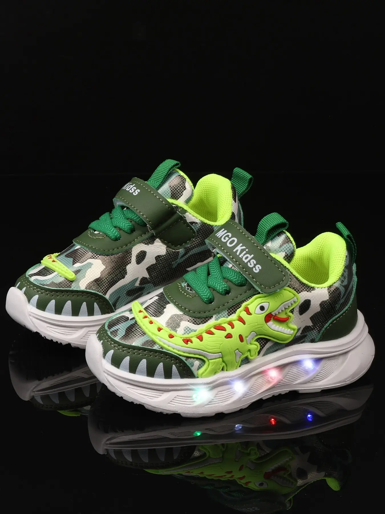 Boys' Dinosaur Glow Sneakers PU Material Soft Comfortable Sole All-Season Wear Casual School Style Trendy Footwear Sports Training Shoes Casual Low Top Casual Trainer Shoes Casual Athletic Footwear Casual Trendy Trainers