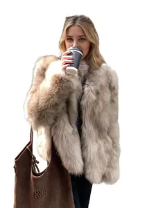 Women's Fall Winter Faux Fur Coat, Padded Stand Collar Short Jacket, Fashionable Outerwear for Parties and Dates, Warm and Stylish