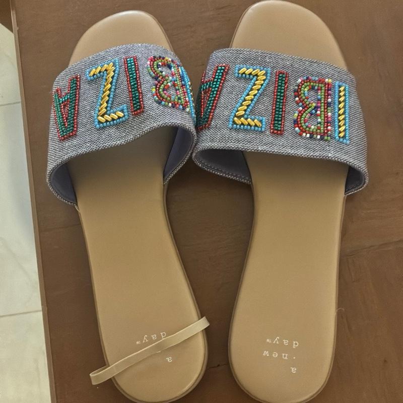 Taget Sandales with Pearl Embellishments Comfortable Slip-On Slides for Women Size 10 Elegant and Stylish