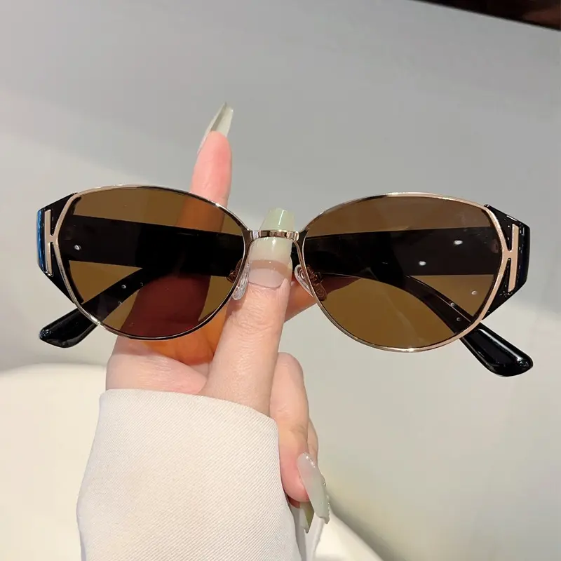 Women's Cat Eye Sunglasses - 50s Vintage Tortoiseshell Statement Frame with Gold Trim, Curved Temple, UV400 Lens, Lightweight Casual Chic Eyewear, Beach Accessory, Confidence Boost, Ultimate Gift, Gift Boxed, Modern Chic