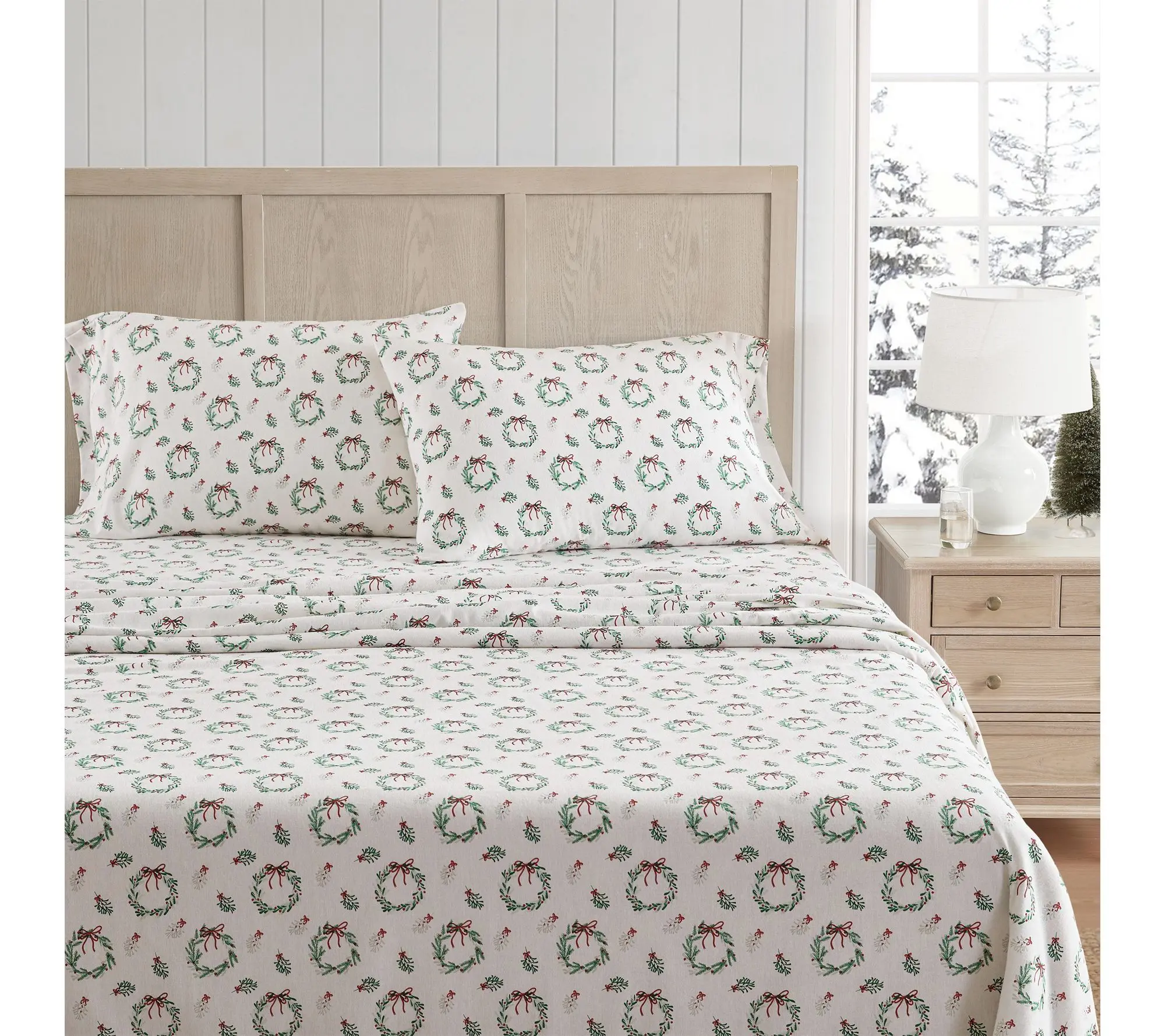 Martha Stewart Wreaths & Mistletoe Flannel Full Sheet Set