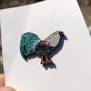 Gallo Elegante Pin