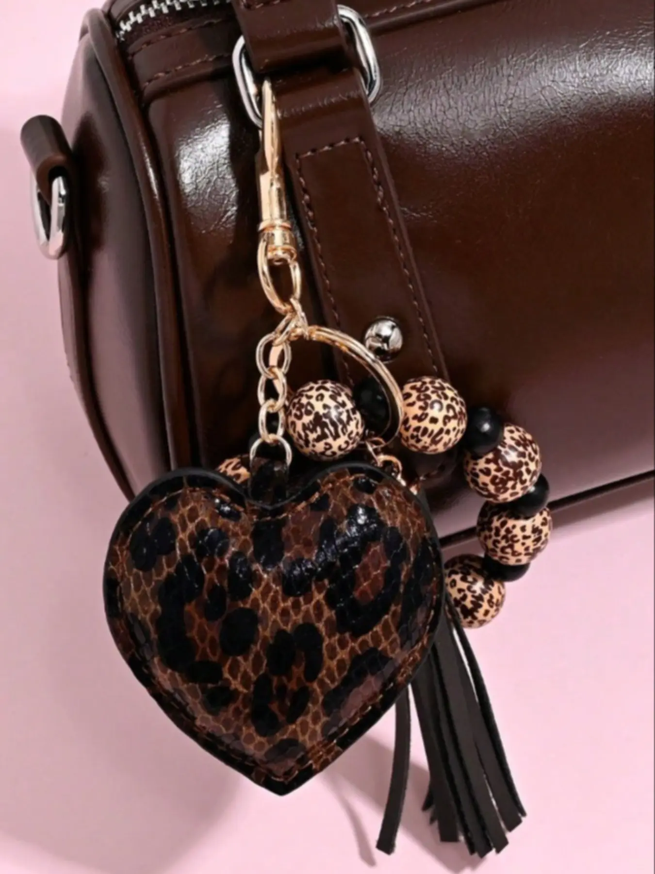 Leopard Print Wood Bead Keychain, Fashion Leather Heart Tassel Bag Charm, Gothic Leopard Print, Y2K Style, Unique Accessory, Stylish Keychain, Beaded Tassel Keychain, Keychain For Bags