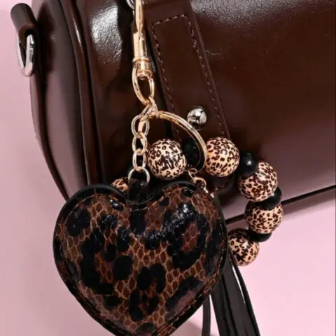 Leopard Print Wood Bead Keychain, Fashion Leather Heart Tassel Bag Charm, Gothic Leopard Print, Y2K Style, Unique Accessory, Stylish Keychain, Beaded Tassel Keychain, Keychain For Bags