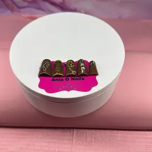Short duck nails