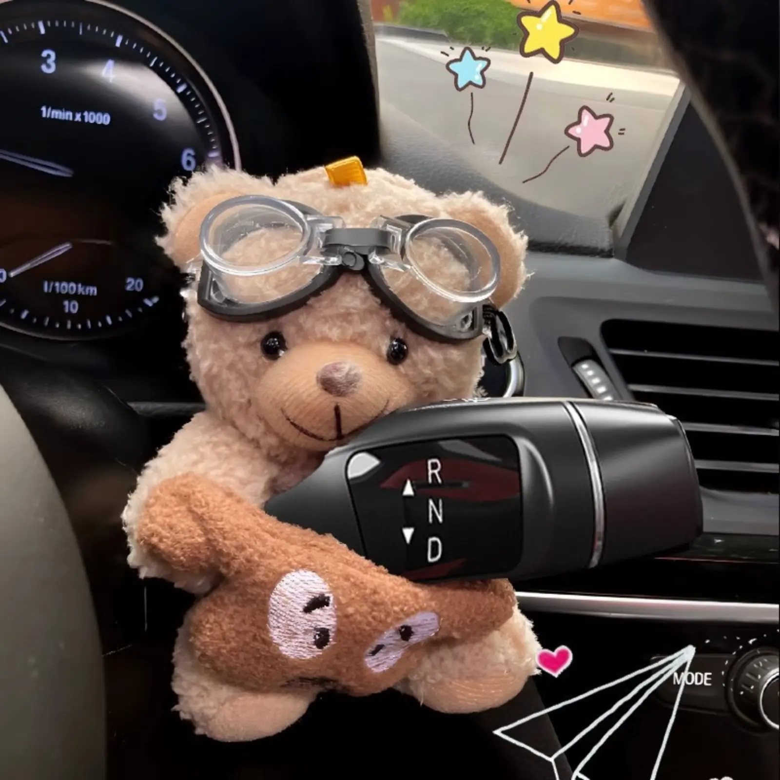 Car Dashboard Decoration, Cute Little Bear Ornament with Goggles, Quirky Interior Accessory for Center Console and Gearshift, Car Dashboard Decorations, Cute Car Accessories