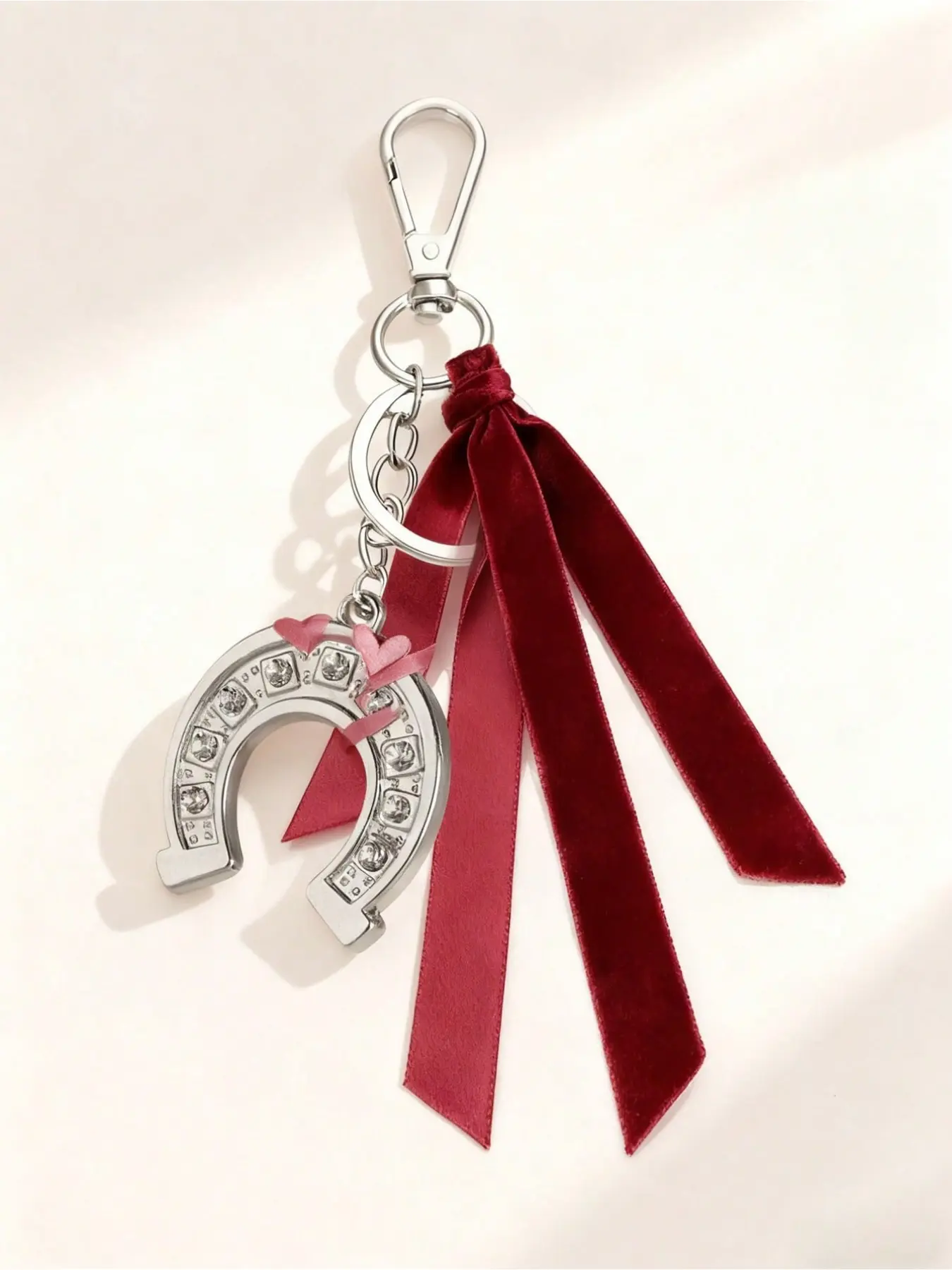 Western cowboy style keychain ribbon decoration, diamond horseshoe keychain, lucky horseshoe bag charm, metal alloy bag accessory, lucky horseshoe gold keychain, creative small gift, equestrian-themed holiday gift, daily match,