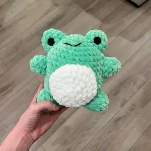 Crochet Chunky Frog Stuffed Toy - Soft and Cozy Green Plush Animal for Kids