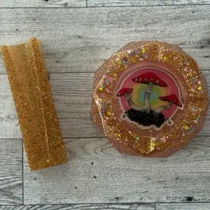 Ashtray & Cone Holder Set with Glittery Gold Trim and Colorful Mushroom Design