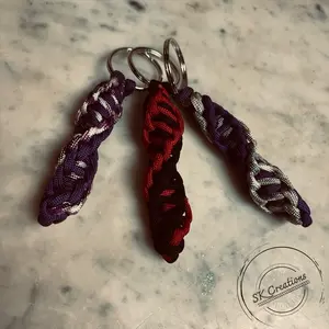 550 Paracord DNA Keychain - Stylish and Durable Key Organizer