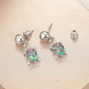 High-quality women's Korean-style Instagram-inspired cute and fashionable creative synthetic emerald turtle pendant earrings. Suitable for wearing in various occasions. They are exquisite jewelry gifts for festivals and gatherings.