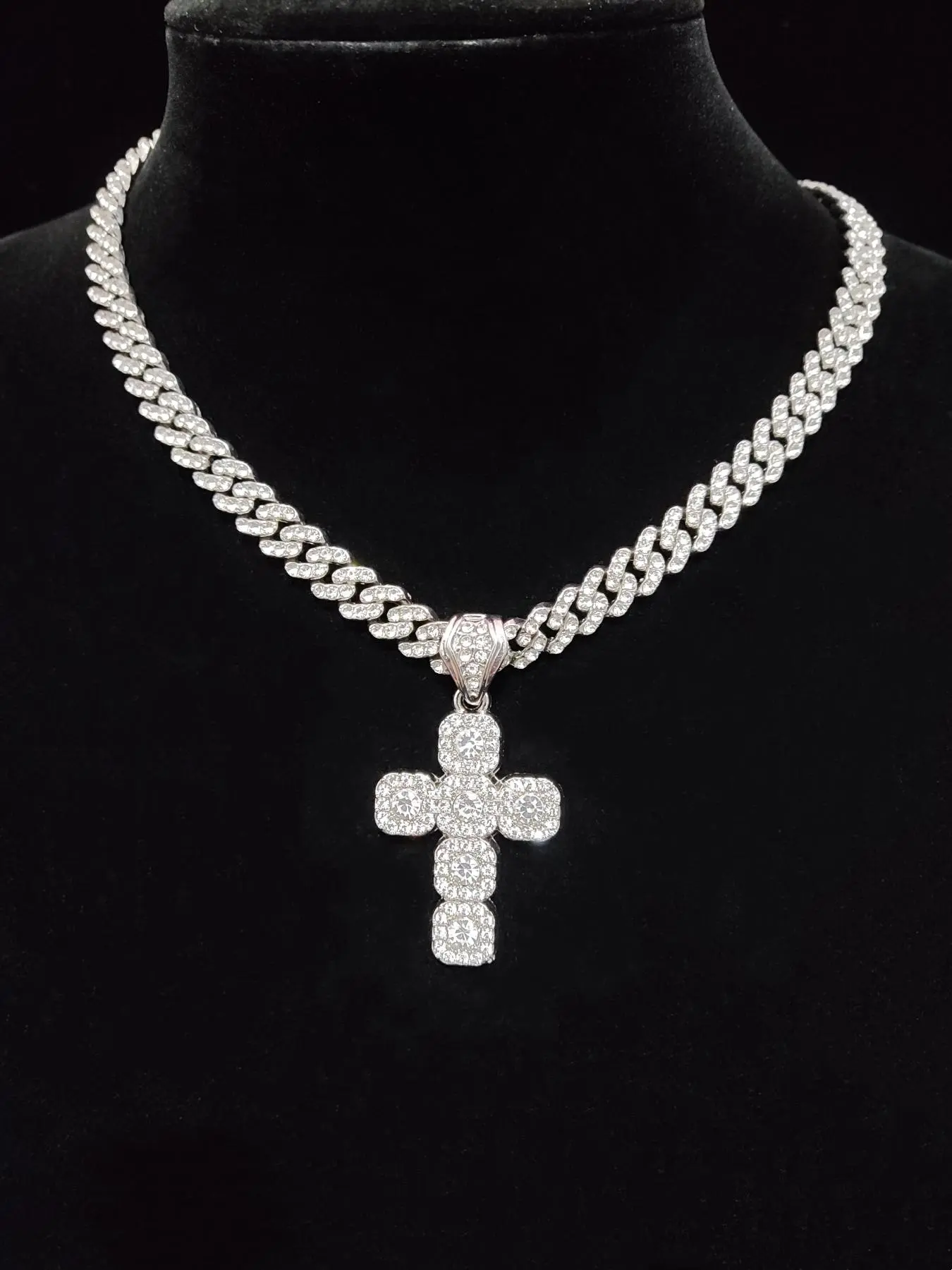 Fashion Cross Design Pendant Necklace, Full Rhinestone Decorated Cuban Chain for Women and Men, Casual Jewelry for Party, Daily Clothing Decor, Cross Charm Necklace, Rhinestone Cuban Link