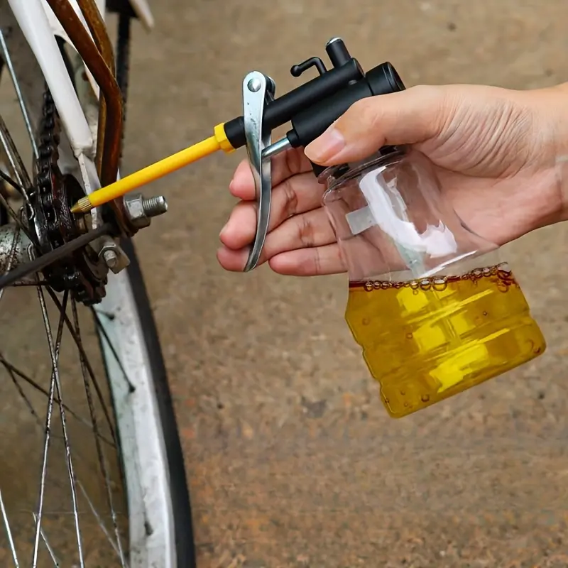 High Pressure Transparent Oil Bottle with Copper Tip Nozzle - Durable Plastic Hose, Drop-Resistant Design for Secure Fuel Injection, Fit for All Vehicles, Automotive Lubrication, Sleek Cylindrical Design, Transparent Construction