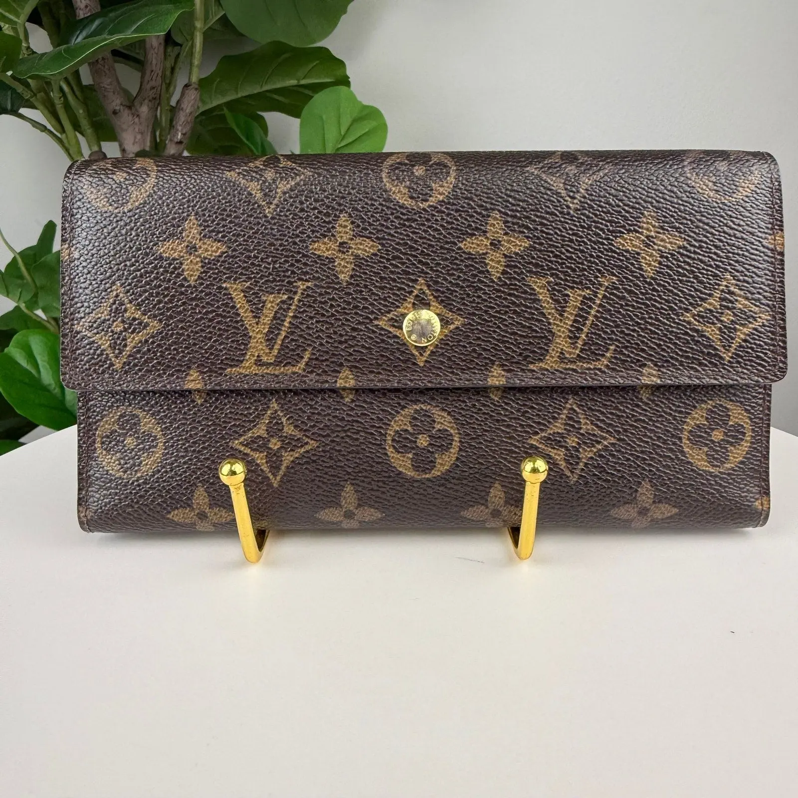 Pre-owned Monogram coated canvas Small Leather Goods Authentic Louis Vuitton Monogram Portefeuille Sarah Long Wallet, Classic Fashion Accessory with Excellent Flap Design
