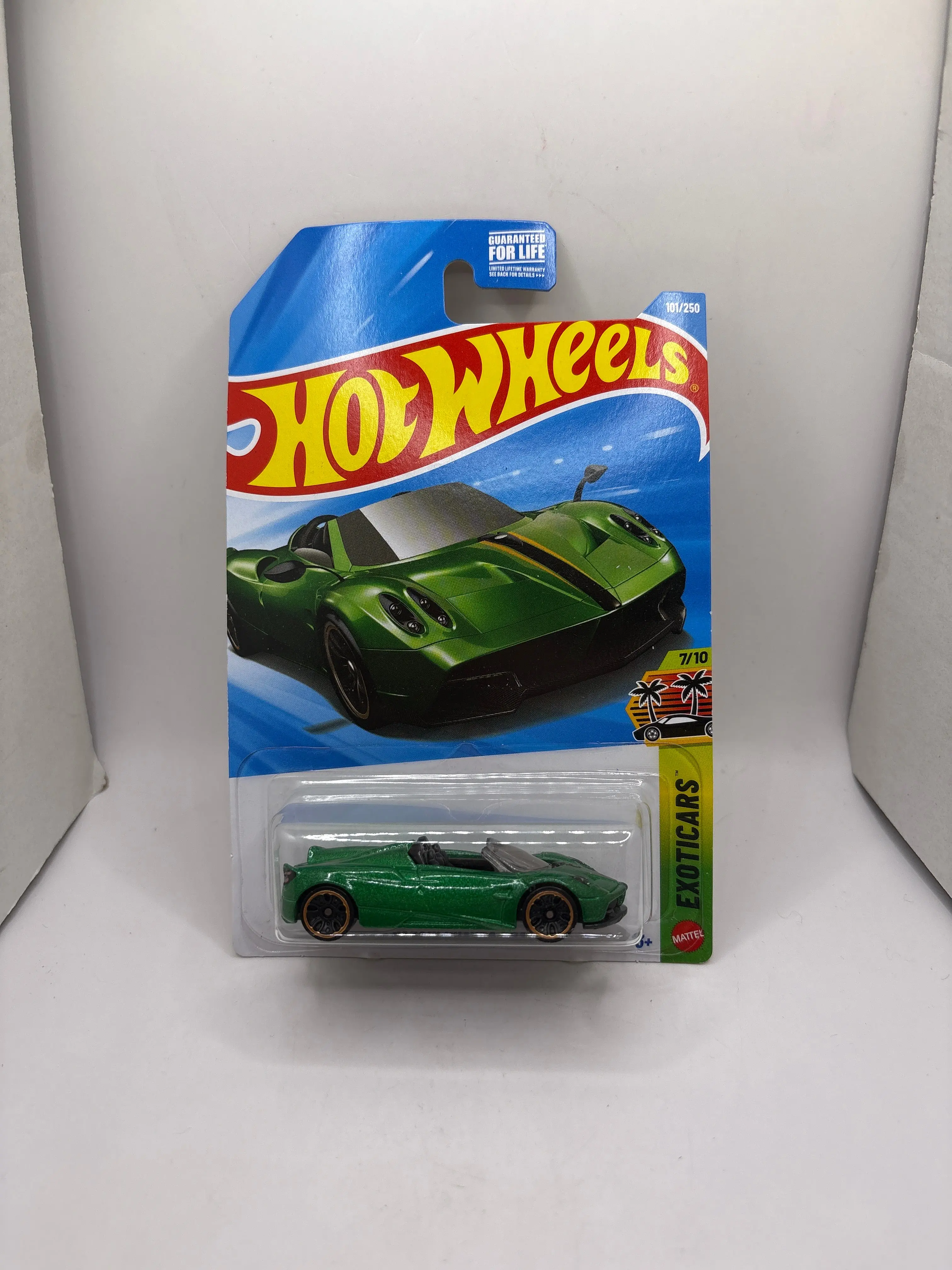 Hot Wheels 17 Pagani Huayra Roadster Diecast green