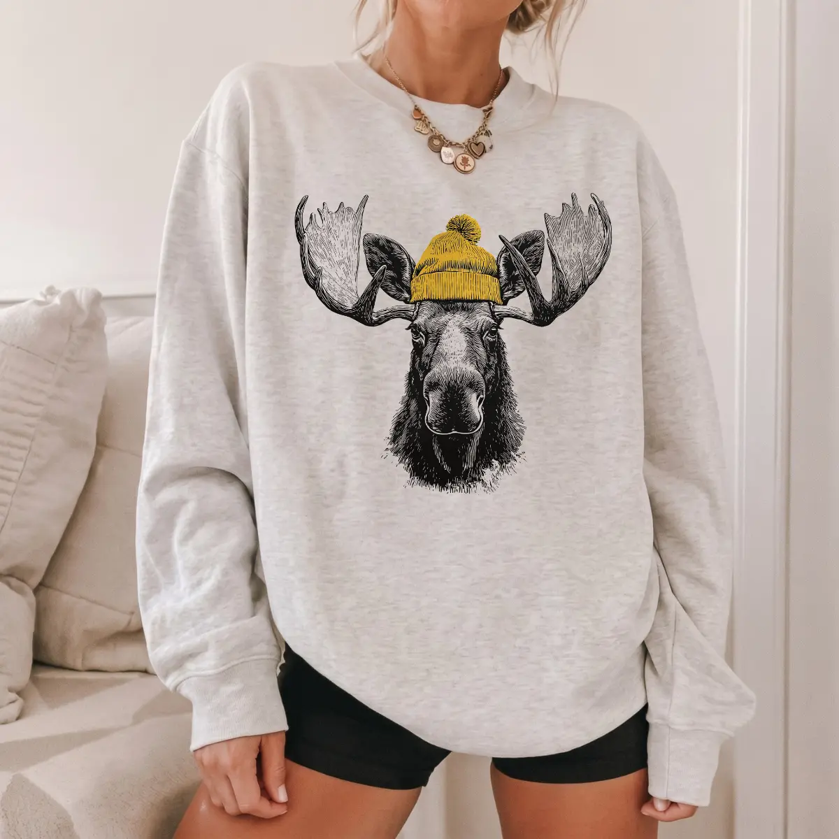 Bull Moose Wearing Beanie Sweatshirt, Mountain Wildlife Crewneck, Camping & Hiking Gift, Retro 90s Unisex Animal Outdoors Pullover Casual Sweatshirt Tops Long Sleeve