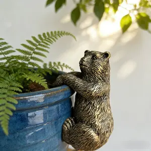 1pc Handmade Bear Resin Animal Statue, Plant Pot Hanging Ornament, Garden Art Decoration, Outdoor Sculpture, 1 Piece